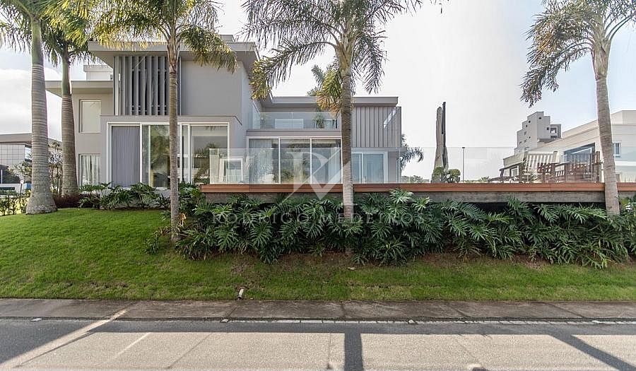 Casa 5 Dormitórios (3 Suítes), Mobiliado - Itajaí-SC