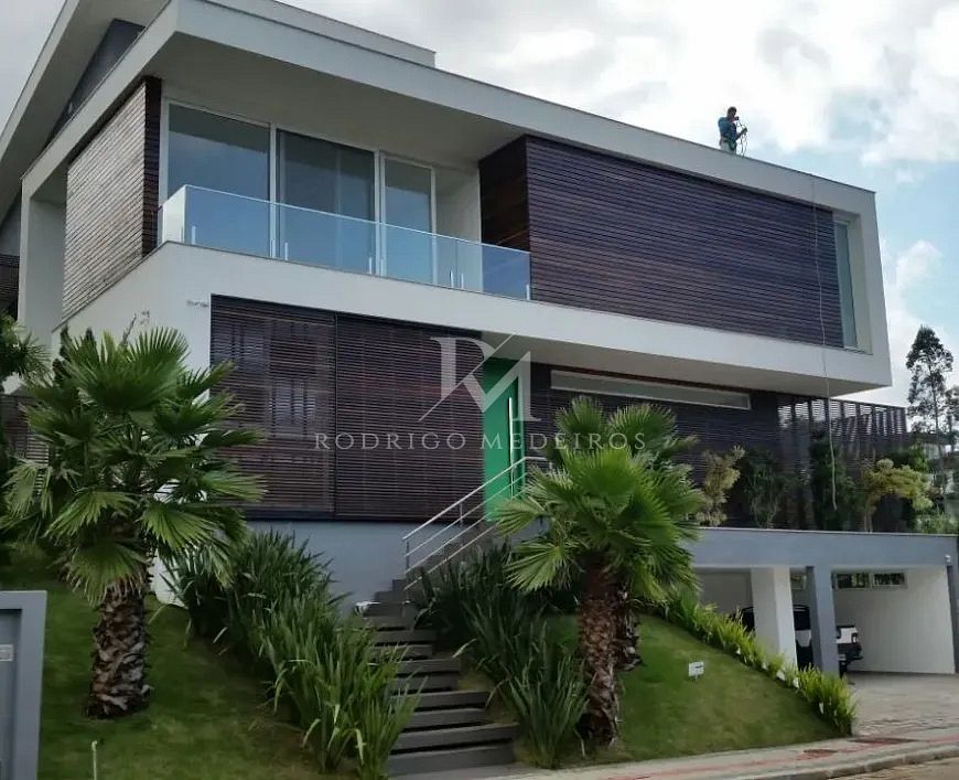 Casa 4 Suites em frente à Orla no Bairro Cacupé - Florianópolis/SC