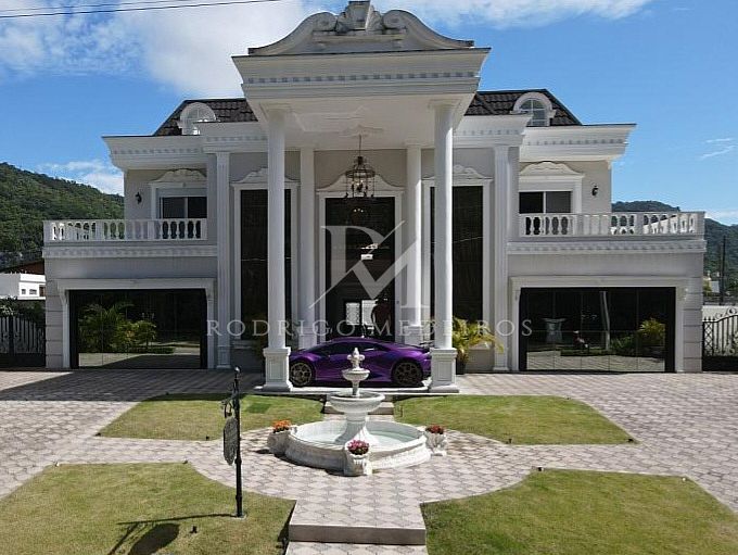 Casa em Condomínio com 3 Suítes á venda no Chacara Flora, Piscina - Itapema/SC
