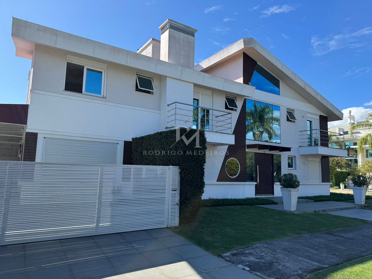 Casa 4 Suites á 250 metros do mar Jurerê Internacional - Florianópolis/SC