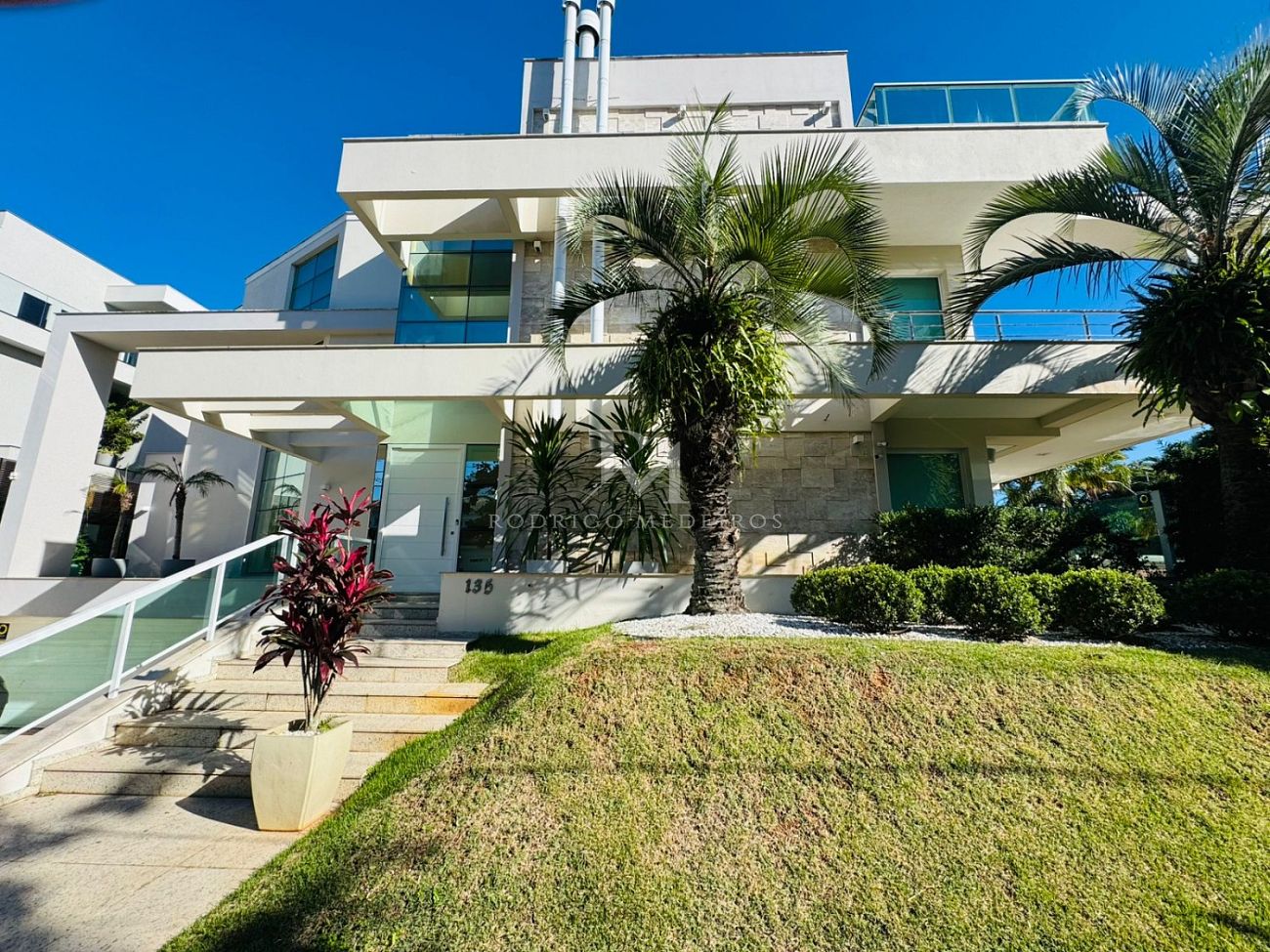 Casa 6 Suítes, Mobiliada, Piscina - Jurerê Internacional - Florianópolis-SC