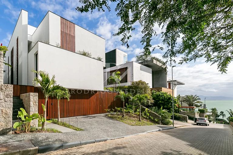 Casa com vista para o mar à venda no Cacupé, Florianópolis-SC