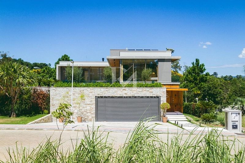 Casa com 4 Suítes - Cacupé, Florianópolis-SC