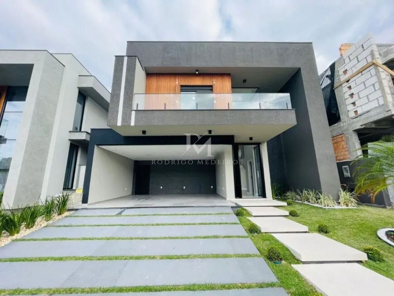 Casa à venda com 3 suítes na Pedra Branca, Palhoça