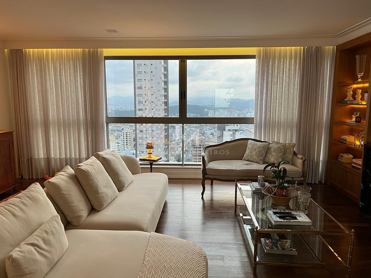 Apartamento 2 Suítes - Centro, Balneário Camboriú-SC