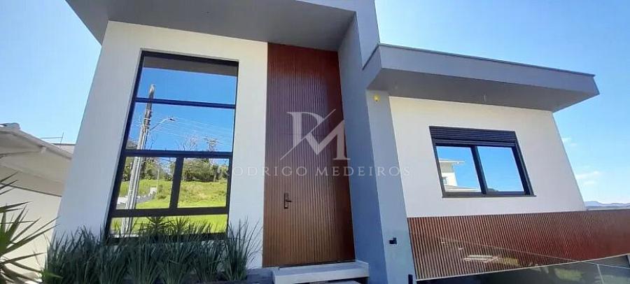 Casa com 3 su�tes, piscina e vista para o Pico da Pedra Branca, Pal