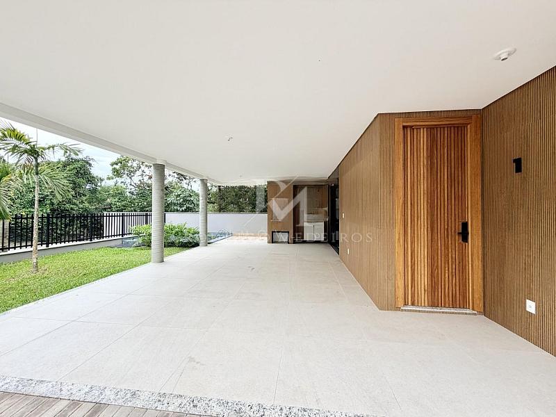 Casa mobiliada com 3 suítes no Cacupé, Florianópolis. Condomínio moderno, piscina privativa e a poucos metros do mar. — foto 4
