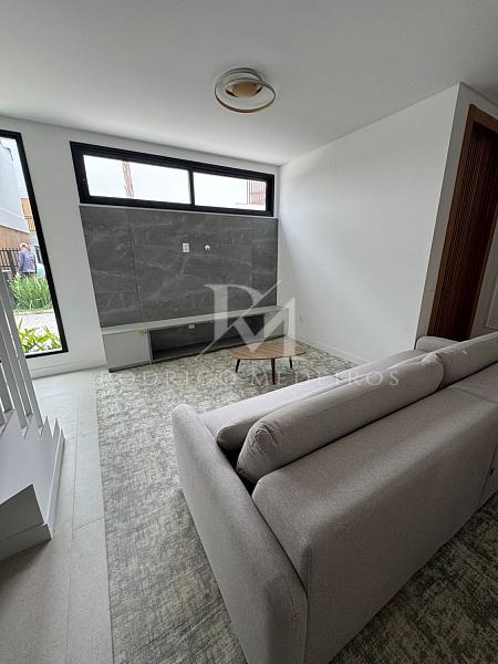 Casa mobiliada com 3 suítes no Cacupé, Florianópolis. Condomínio moderno, piscina privativa e a poucos metros do mar. — foto 28