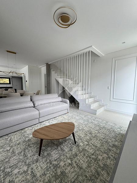 Casa mobiliada com 3 suítes no Cacupé, Florianópolis. Condomínio moderno, piscina privativa e a poucos metros do mar. — foto 24