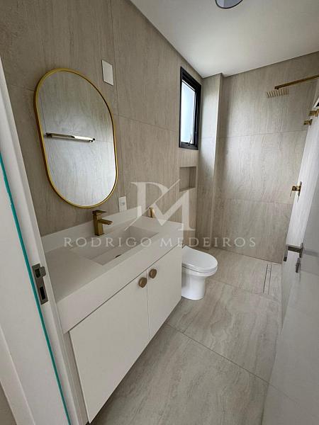 Casa mobiliada com 3 suítes no Cacupé, Florianópolis. Condomínio moderno, piscina privativa e a poucos metros do mar. — foto 21