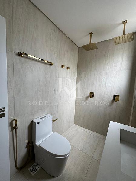 Casa mobiliada com 3 suítes no Cacupé, Florianópolis. Condomínio moderno, piscina privativa e a poucos metros do mar. — foto 16