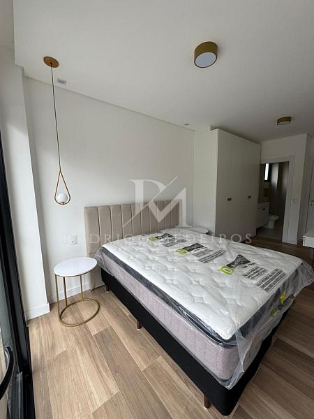 Casa mobiliada com 3 suítes no Cacupé, Florianópolis. Condomínio moderno, piscina privativa e a poucos metros do mar. — foto 22