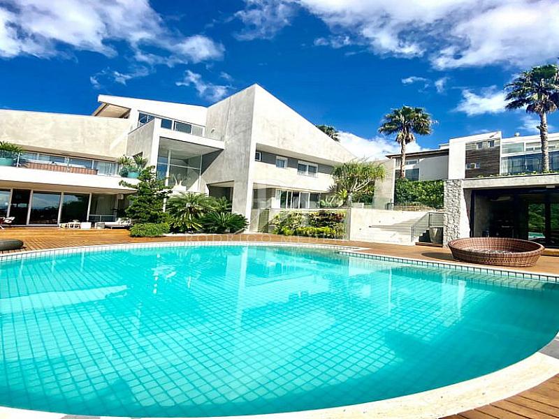 Casa em condom�nio com 4 su�tes � venda em Cacup�, Florian�polis 1