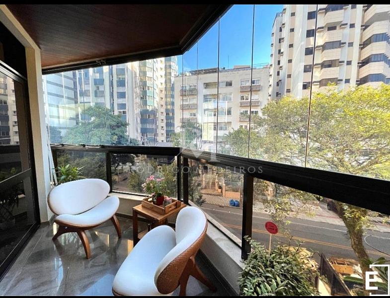 Apartamento Exclusivo de 324 m� no Centro de Florian�polis � 4 Quartos e 2 Vagas 1