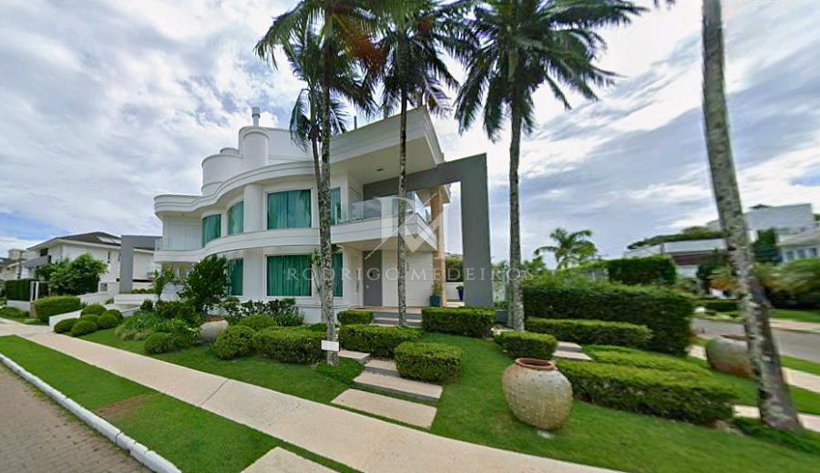 Casa com 6 quartos em Jurer� Internacional 1