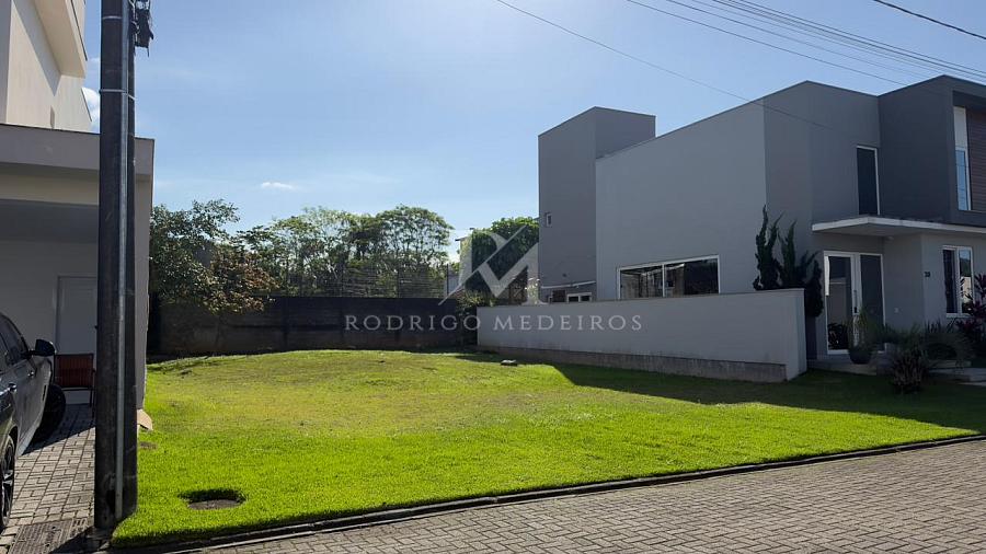 TERRENO EXCLUSIVO NO CONDOM�NIO VILLAGGIO DA BARRA 1
