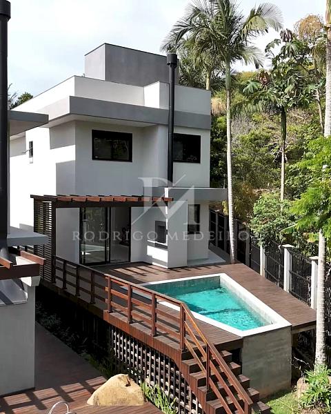 CASA DE ALTO PADR�O NO CONDOM�NIO BOSQUE DE TAQUARAS 1