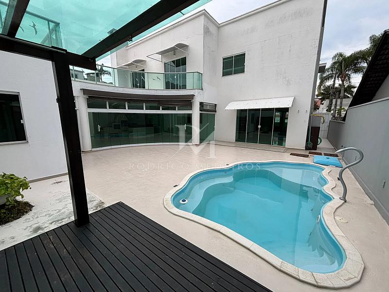 CASA DE ALTO PADR�O NO CONDOM�NIO VILA RICA 1