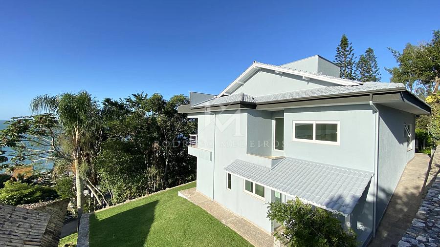 CASA EXCLUSIVA COM VISTA PANOR�MICA PARA O MAR � CENTRO DE BOMBINHAS 1