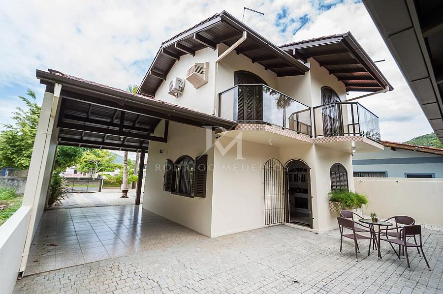 CASA A 80 METROS DO MAR EM MORRINHOS � BOMBINHAS 1