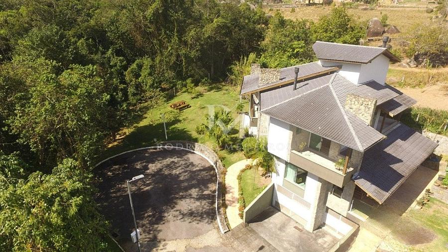 Casa em condom�nio com 3 su�tes � venda em Cacup�, Florian�polis 1