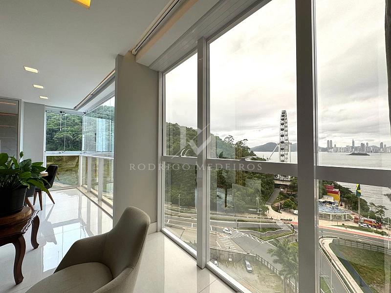 APARTAMENTO DE ALTO PADR�O COM 4 SU�TES NO PIONEIROS � BALNE�RIO CAMBORI� 1