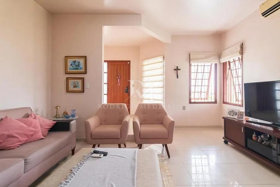 CASA EXCLUSIVA COM 1.980 M� DE TERRENO NO CENTRO DE PALHO�A 1