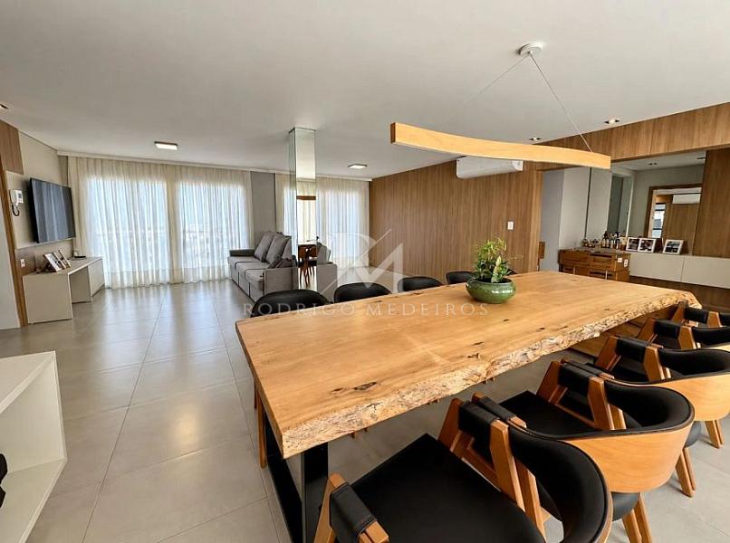 Casa com 5 quartos � venda no Centro de Palho�a 1