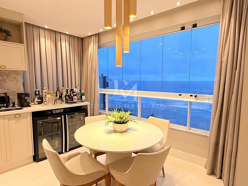Apartamento frente mar com 4 su�tes em Meia Praia, Itapema 1