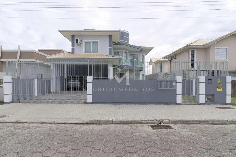 Casa com 4 quartos e piscina aquecida no Campeche, Florian�polis 1