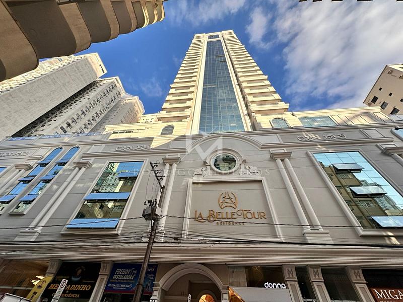 Apartamento quadra mar com 4 su�tes em Balne�rio Cambori� 1