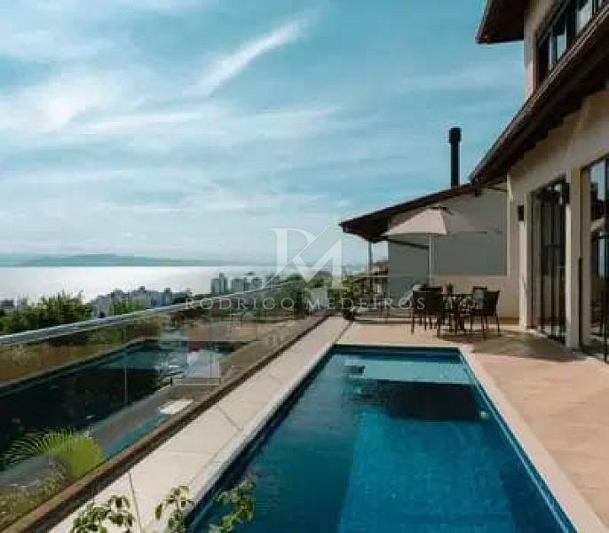 Casa com 4 quartos e vista para o mar no Centro de Florian�polis 1