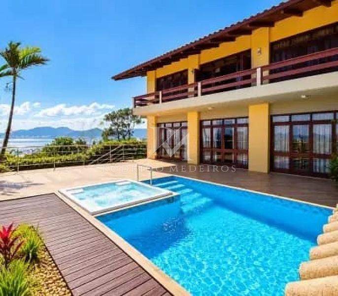 Casa com 4 quartos e vista para o mar no Centro de Florian�polis 1
