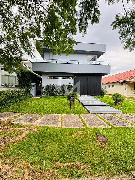 Casa � venda em Jurer� Internacional, Florian�polis