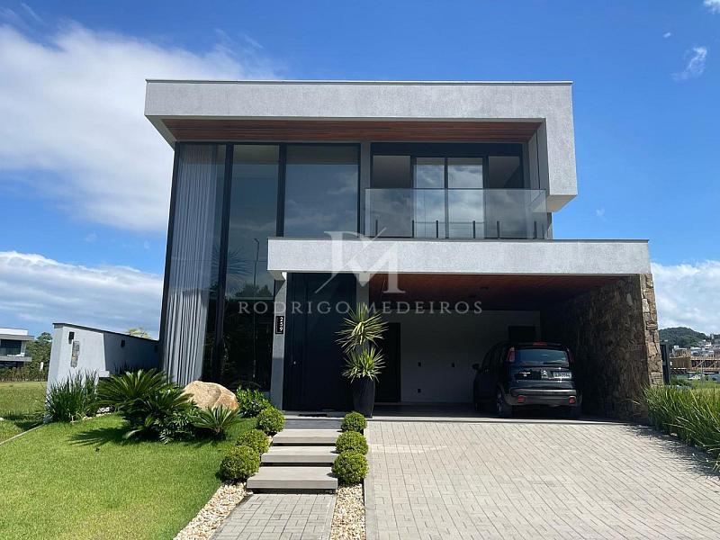 Casa � venda em condom�nio na Pedra Branca, Palho�a, com 4 dormit�rios e vista para a montanha