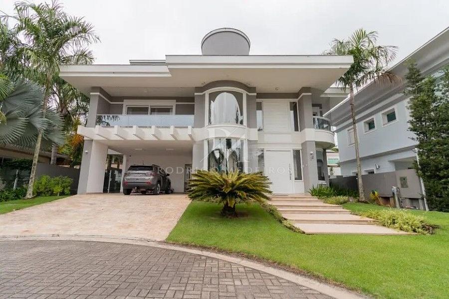 Casa � venda no Jo�o Paulo, Florian�polis com 4 dormitorios e piscina