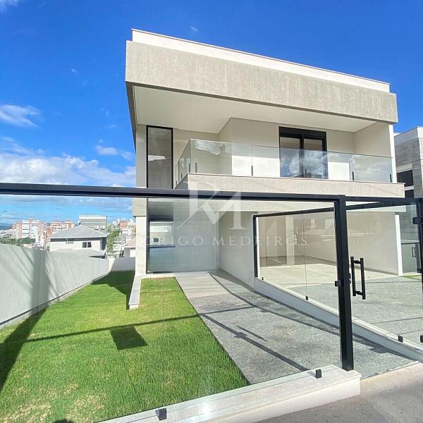 Casa com 3 su�tes e piscina de borda infinita na Pedra Branca, Palho�a