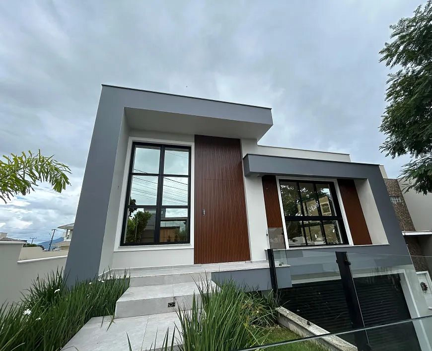 Casa com 4 dormitórios à venda na Pedra Branca, Palhoça/SC — vista e piscina