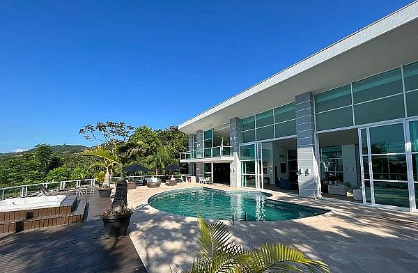 Casa 6 Suítes com Vista para o Mar - Praia do Estaleiro-BC