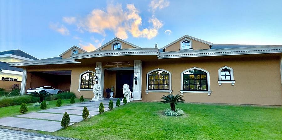 Casa Mobiliada - 3 Suítes, Piscina - Itapema-SC