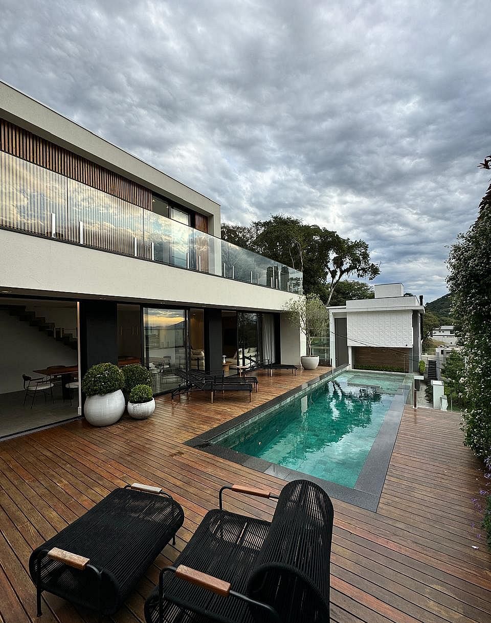 Casa 4 Suítes, Piscina e Visa Para o Mar - Balneário Camboriú-SC