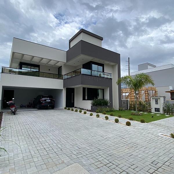 Casa duplex � venda no Parque da Pedra, Palho�a, com piscina e 3 su�tes