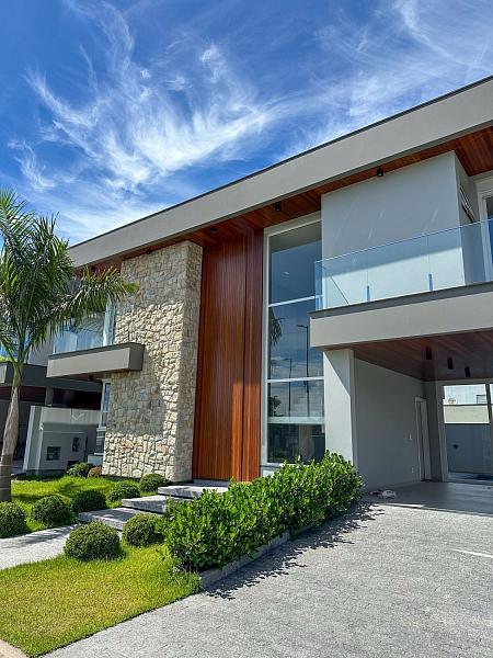 Casa � venda no Reserva da Pedra, Palho�a, com piscina e sacadas em todas as su�tes