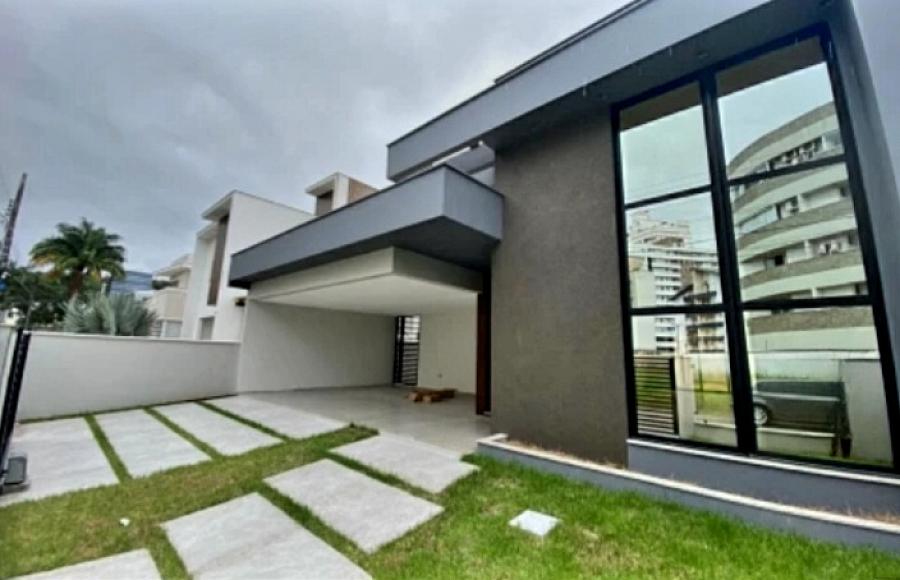 Casa com piscina e energia solar � venda na Pedra Branca, Palho�a