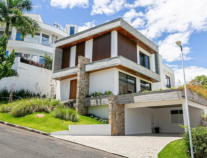 Resid�ncia de alto padr�o com piscina e vista para o mar no Cacup�, Florian�polis