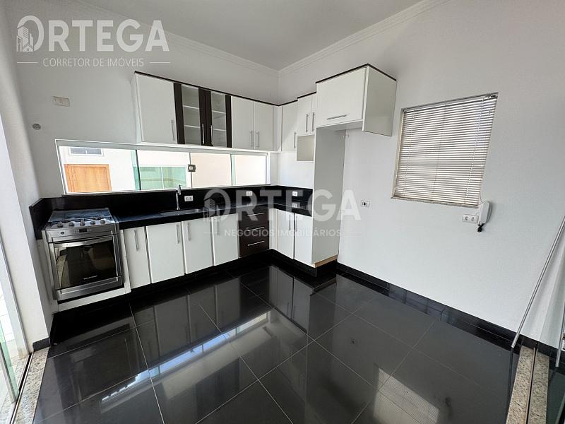 Casa com 04 quartos, Jardim Santa Rosa. — foto 10