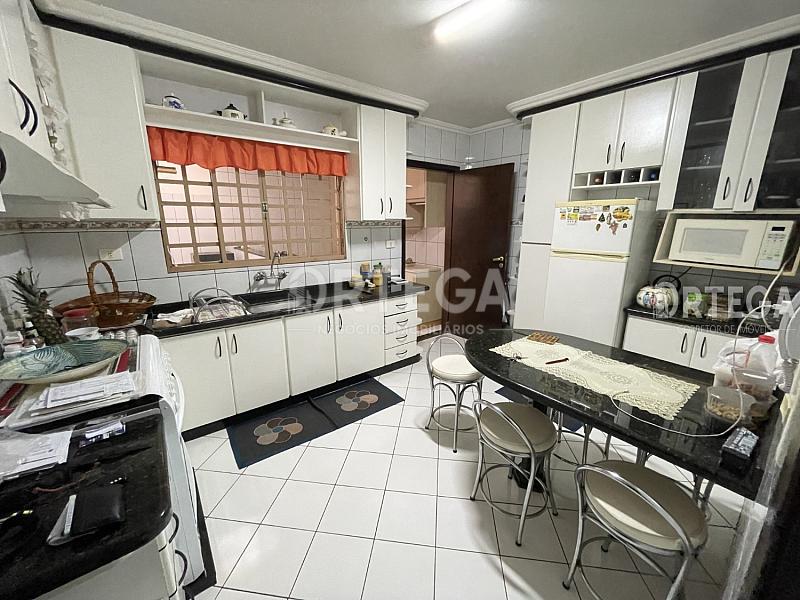 Prédio comercial e residencial a venda em Maringá PR. Jd. Alvorada. — foto 15