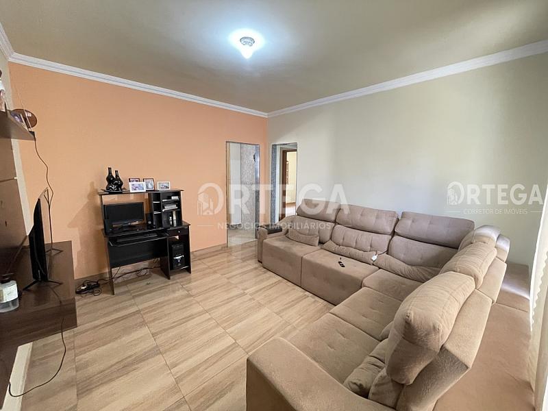 Casa com 03 quartos a venda em Maringá PR. Jd. Sta. Rosa. — foto 5