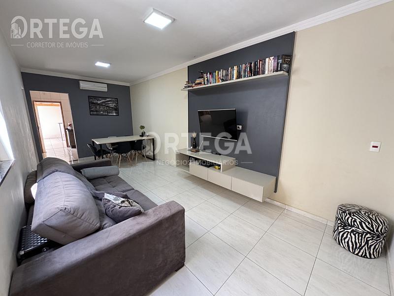 Casa com 03 quartos a venda em Maringá PR. Jd. Paris. — foto 3