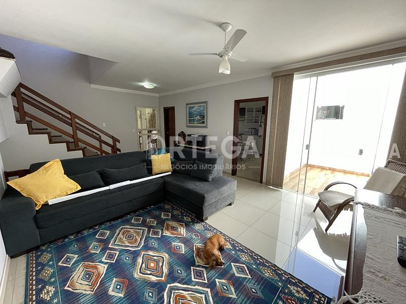 Casa com 04 quartos a venda em Maringá PR. Zona 04. — foto 24